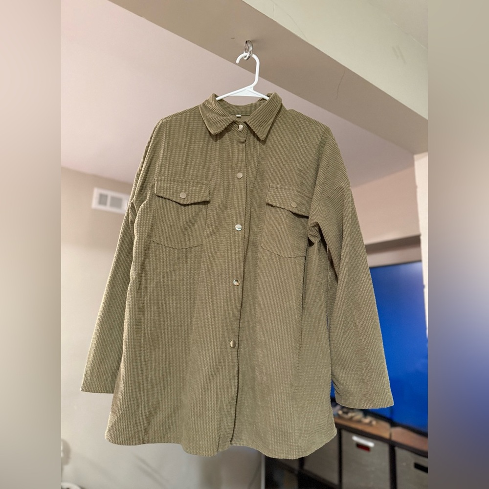 ✨OLIVE BUTTON DOWN✨